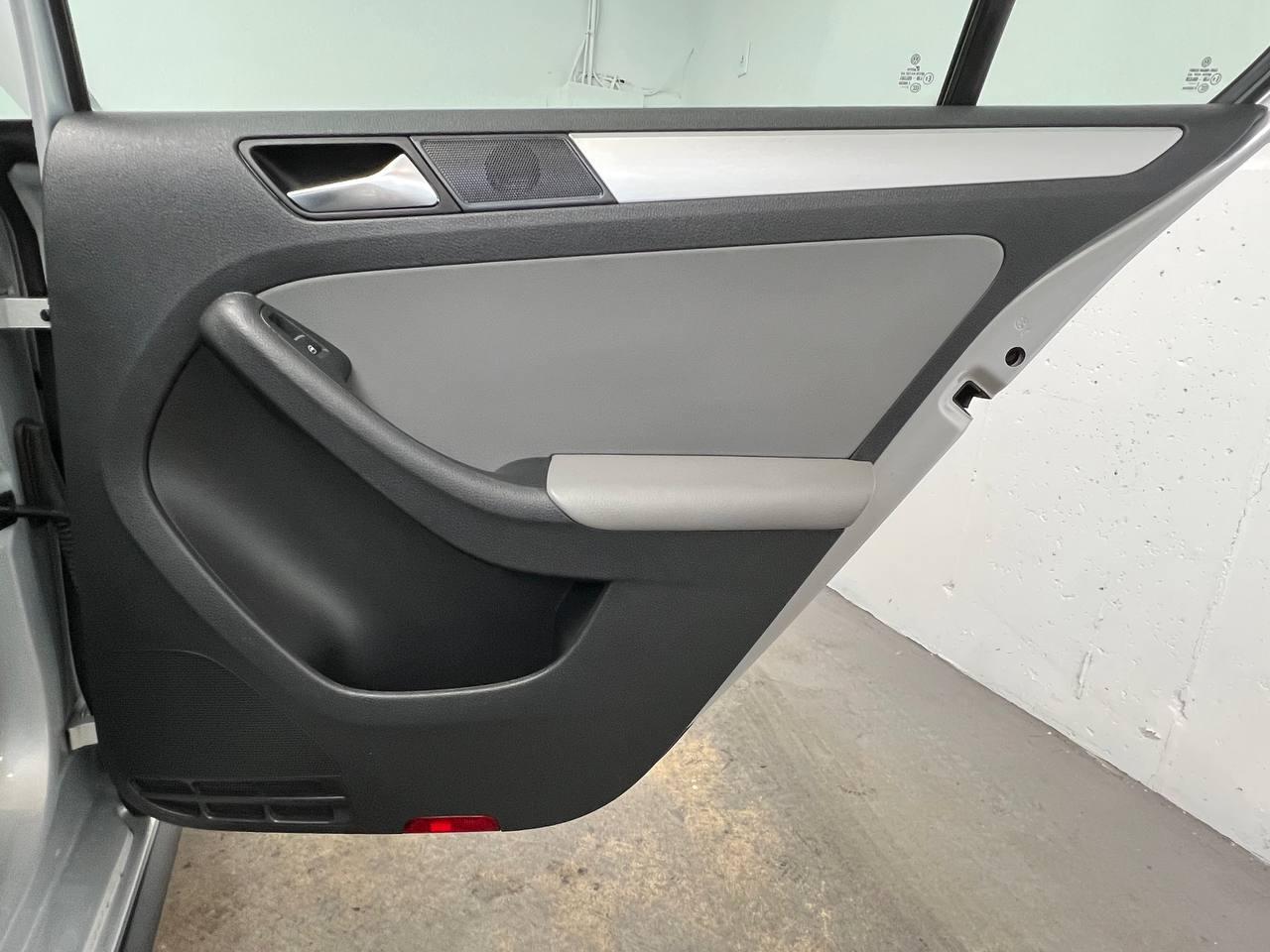 Volkswagen Jetta Hybrid  2013