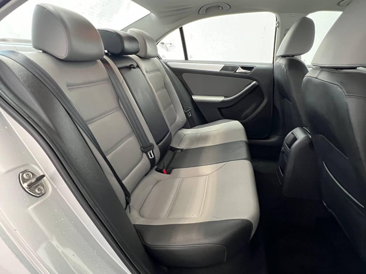 Volkswagen Jetta Hybrid  2013