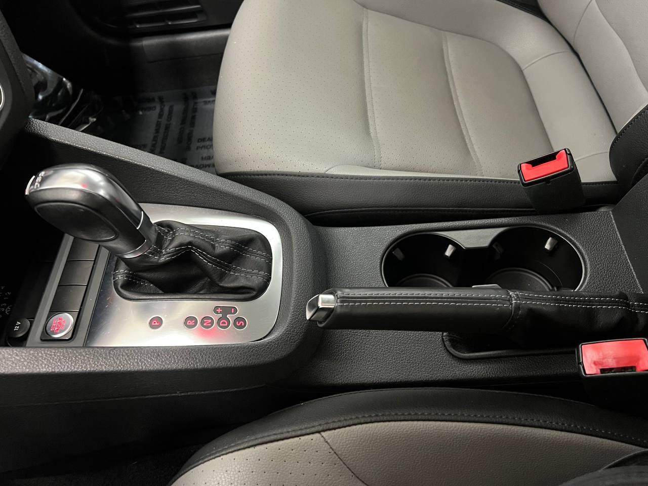 Volkswagen Jetta Hybrid  2013