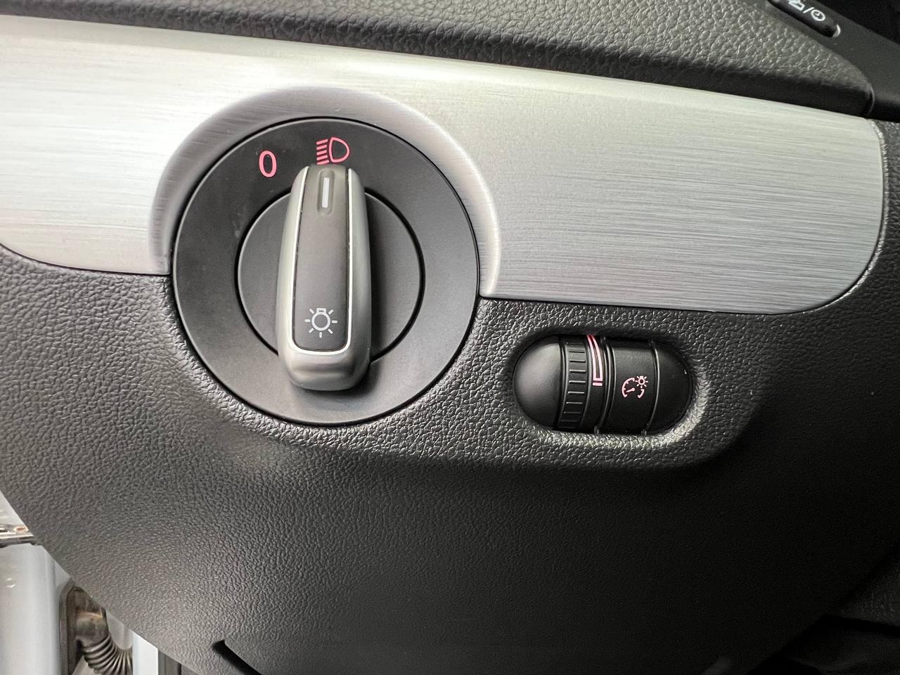 Volkswagen Jetta Hybrid  2013