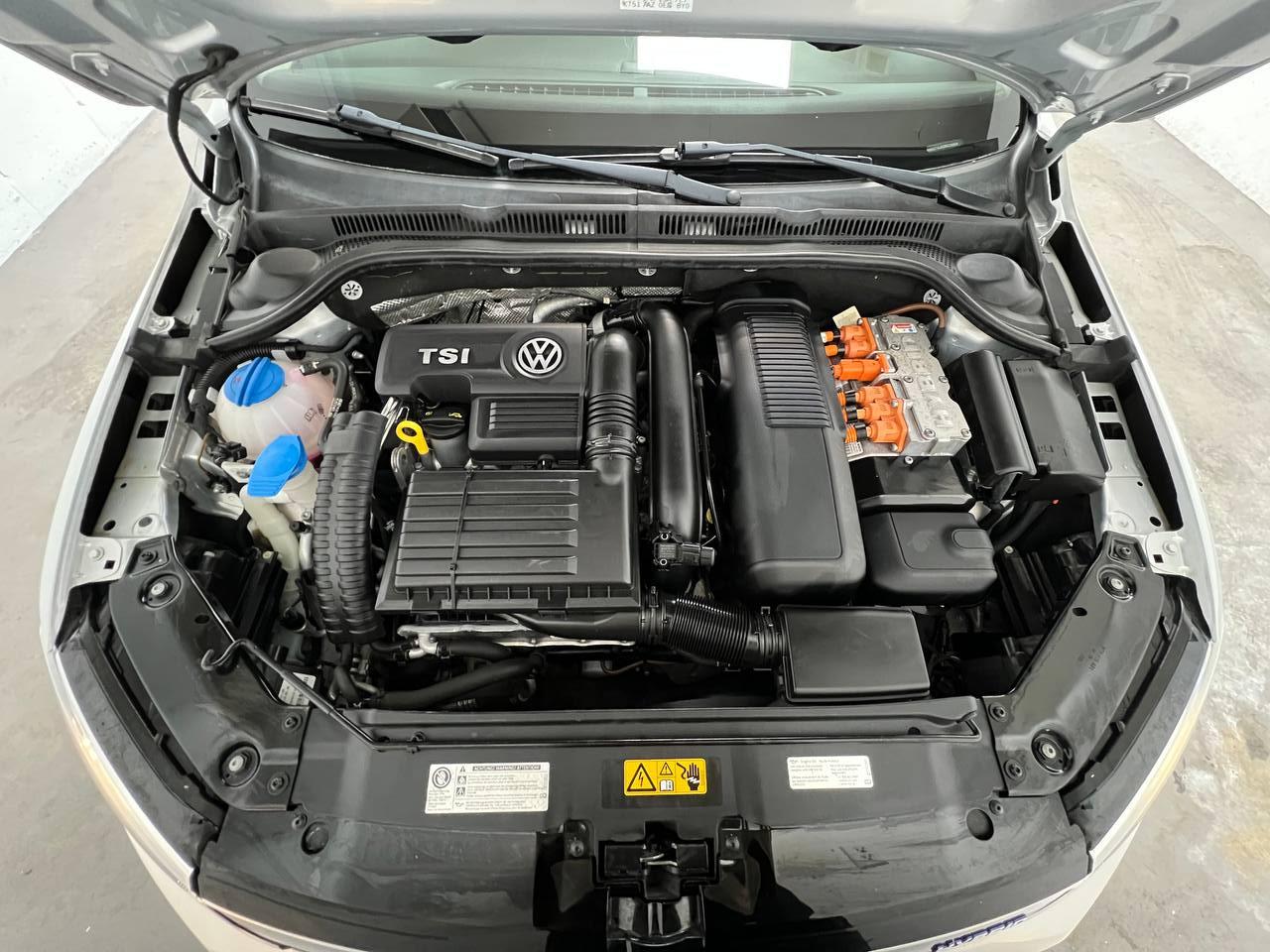 Volkswagen Jetta Hybrid  2013