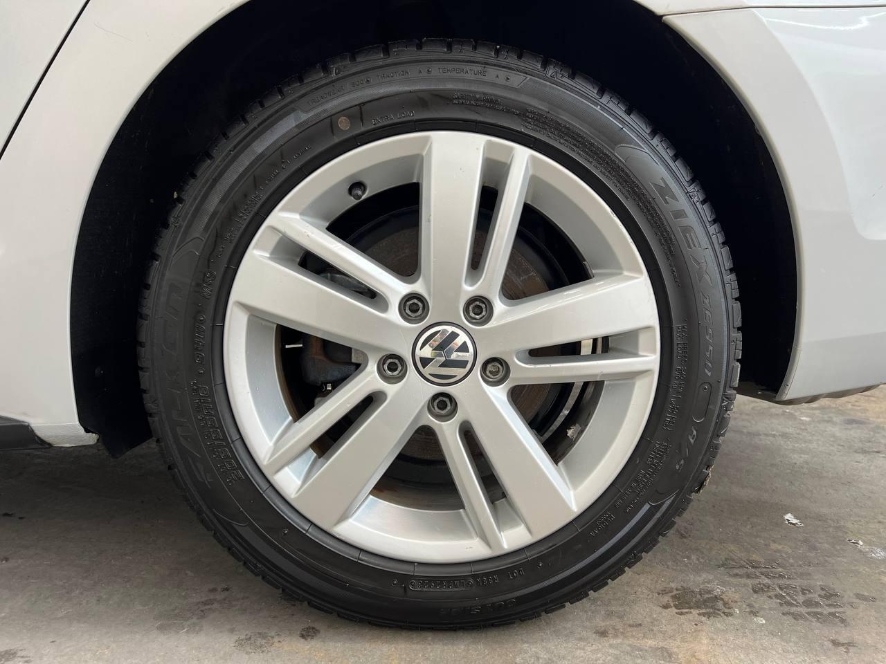 Volkswagen Jetta Hybrid  2013