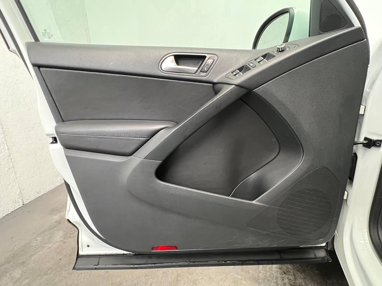 Volkswagen Tiguan 4MOTION 4dr Auto SEL 2015