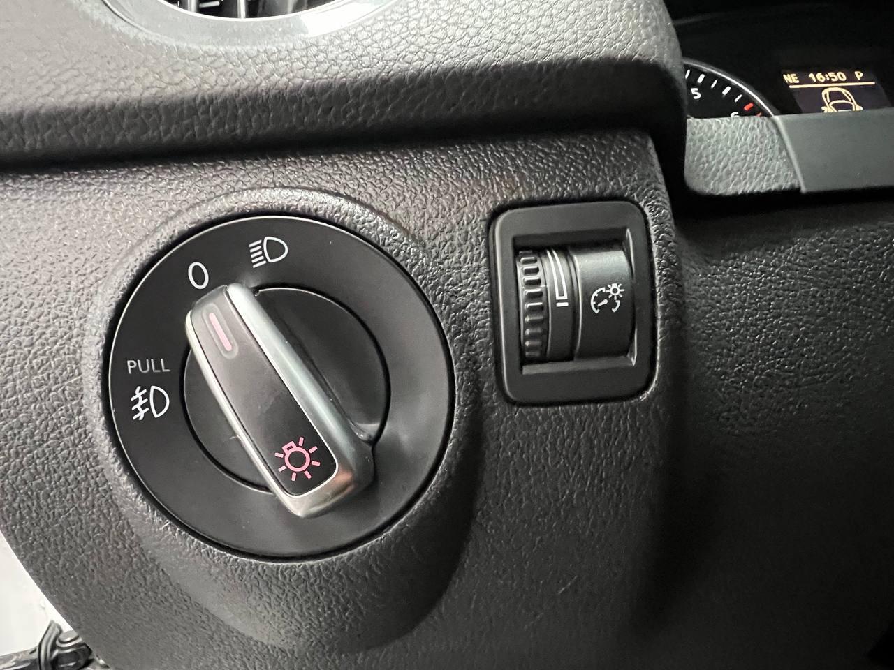 Volkswagen Tiguan 4MOTION 4dr Auto SEL 2015