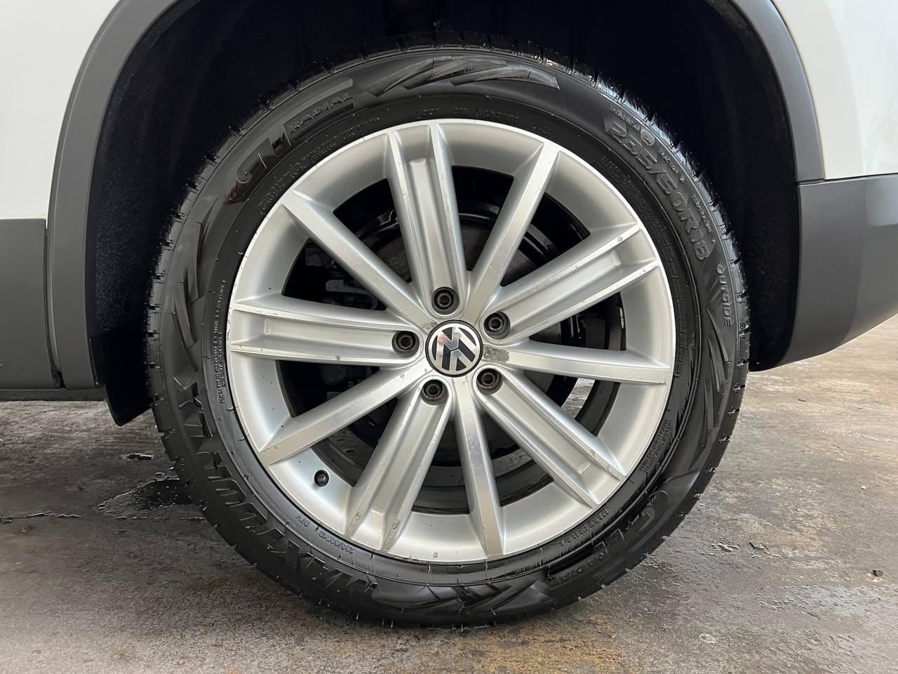 Volkswagen Tiguan 4MOTION 4dr Auto SEL 2015