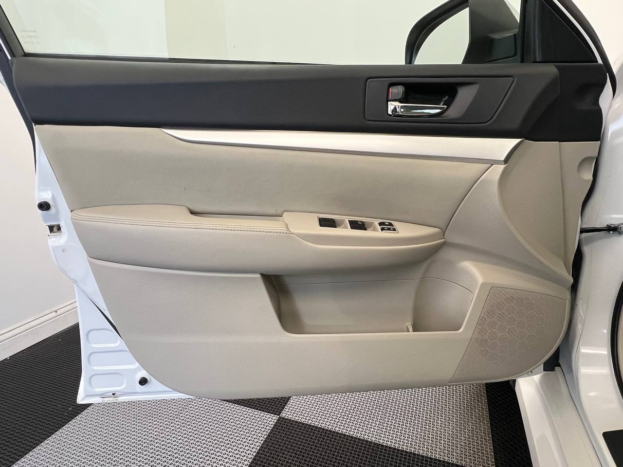 Subaru Legacy 4dr Sdn H4 Auto 2.5i Premium 2012