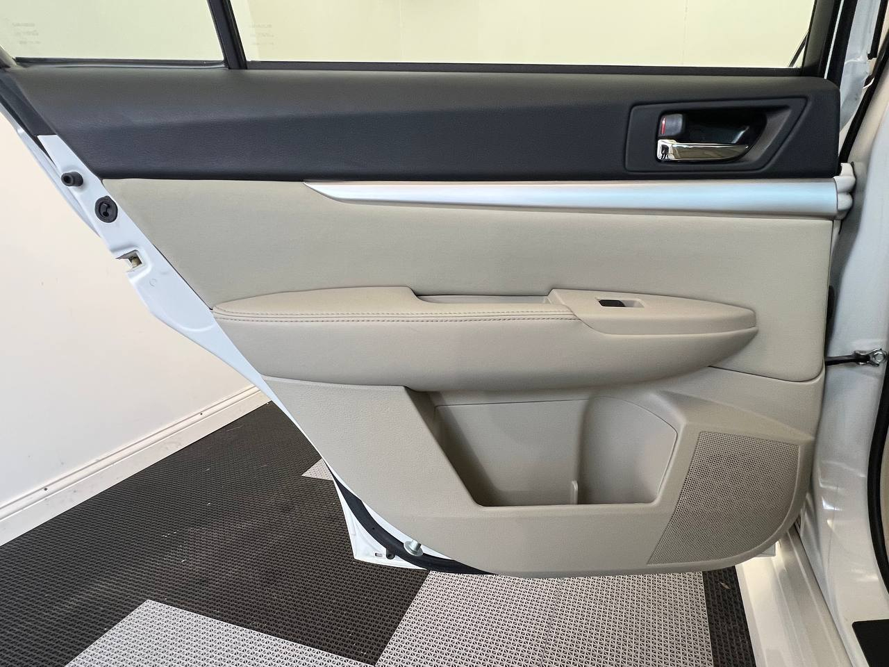 Subaru Legacy 4dr Sdn H4 Auto 2.5i Premium 2012