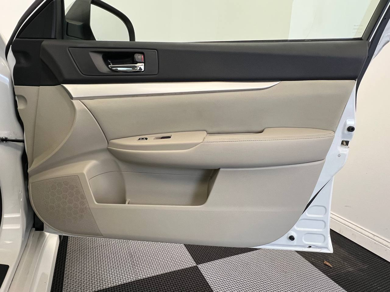 Subaru Legacy 4dr Sdn H4 Auto 2.5i Premium 2012