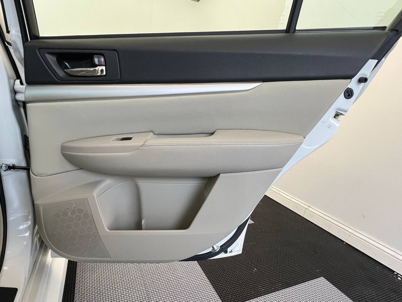 Subaru Legacy 4dr Sdn H4 Auto 2.5i Premium 2012