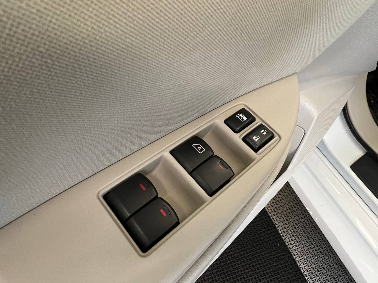 Subaru Legacy 4dr Sdn H4 Auto 2.5i Premium 2012