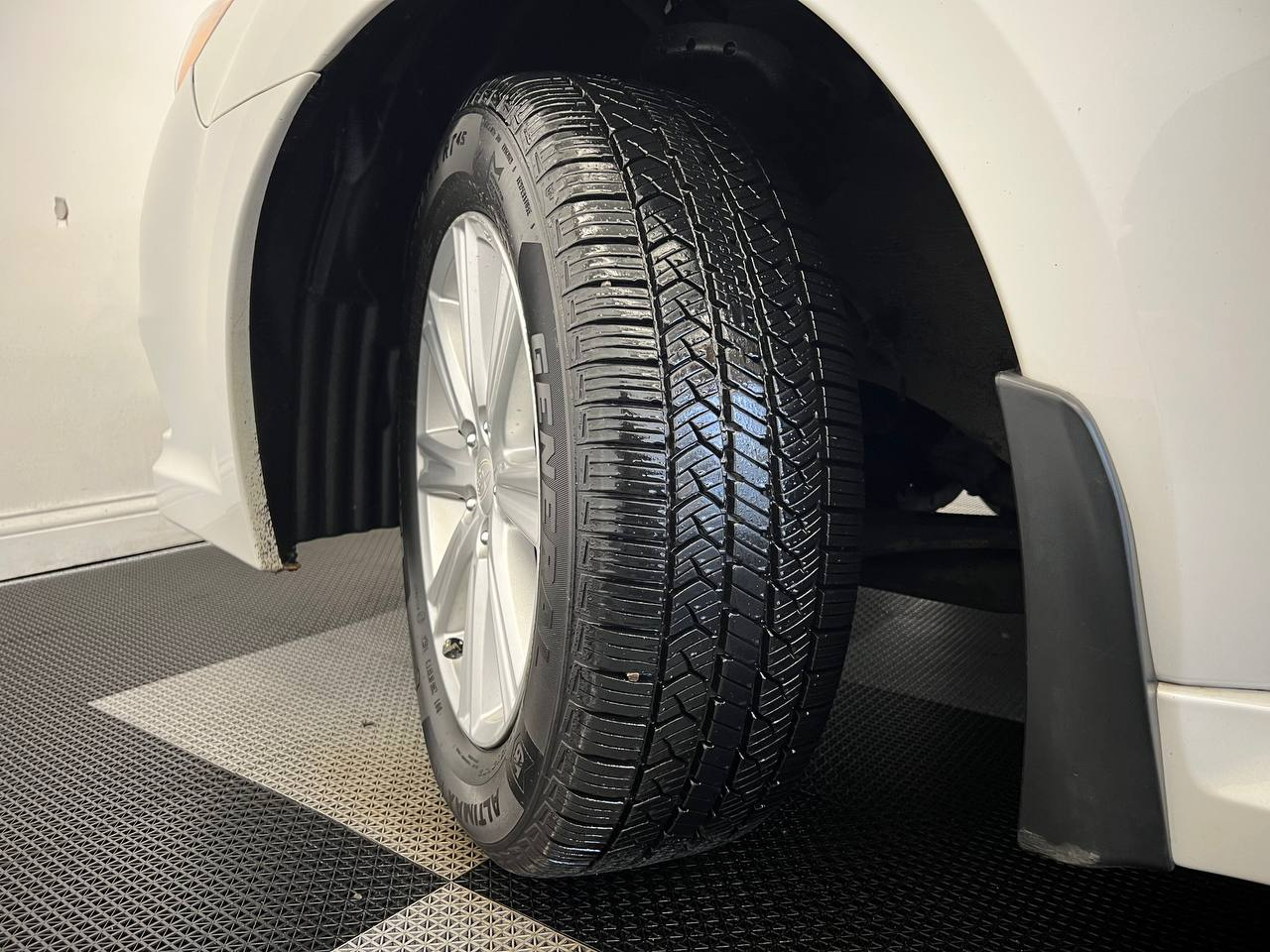 Subaru Legacy 4dr Sdn H4 Auto 2.5i Premium 2012