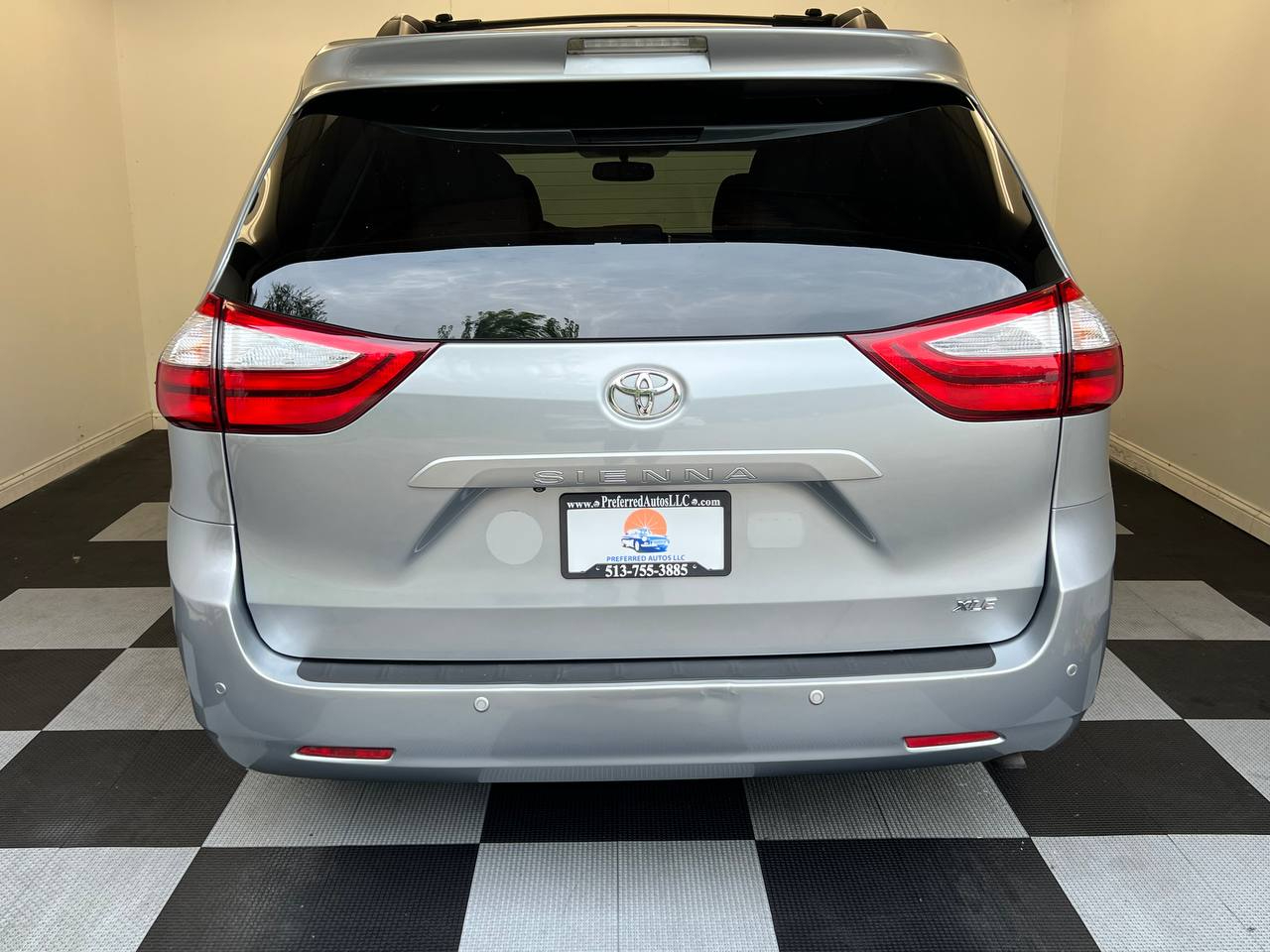 2015 Toyota Sienna XLE photo 5