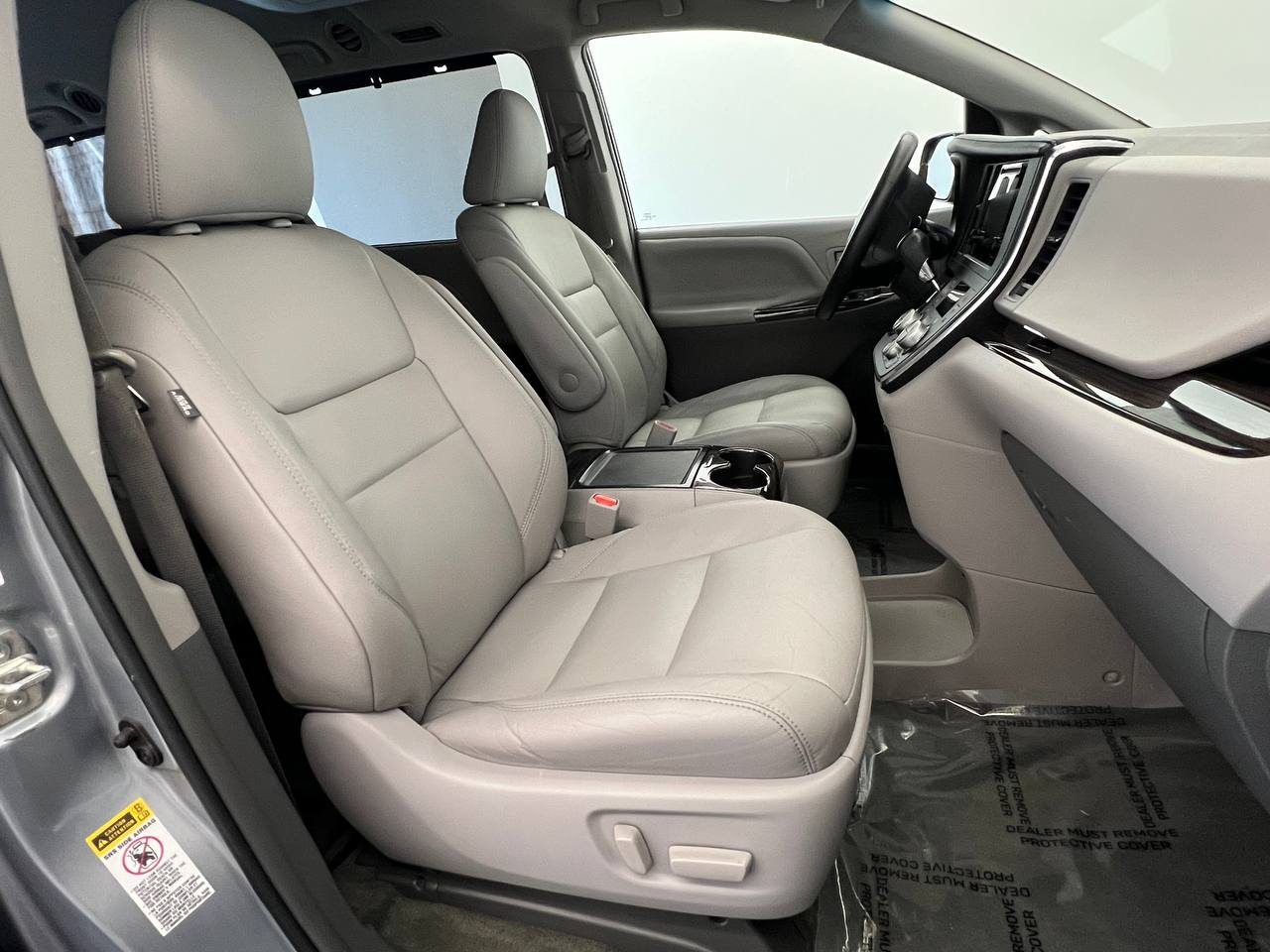 2015 Toyota Sienna XLE photo 11