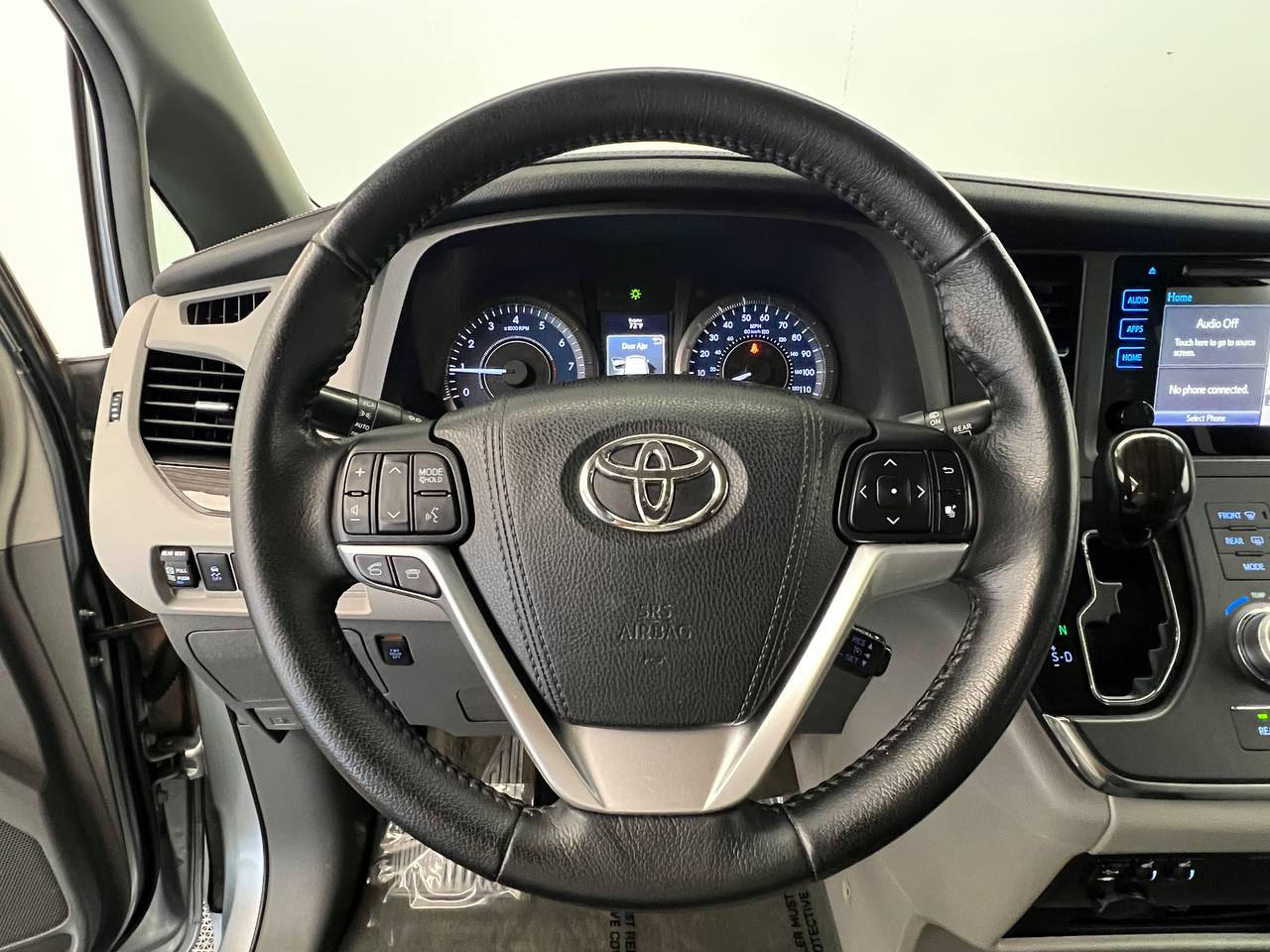 2015 Toyota Sienna XLE photo 14