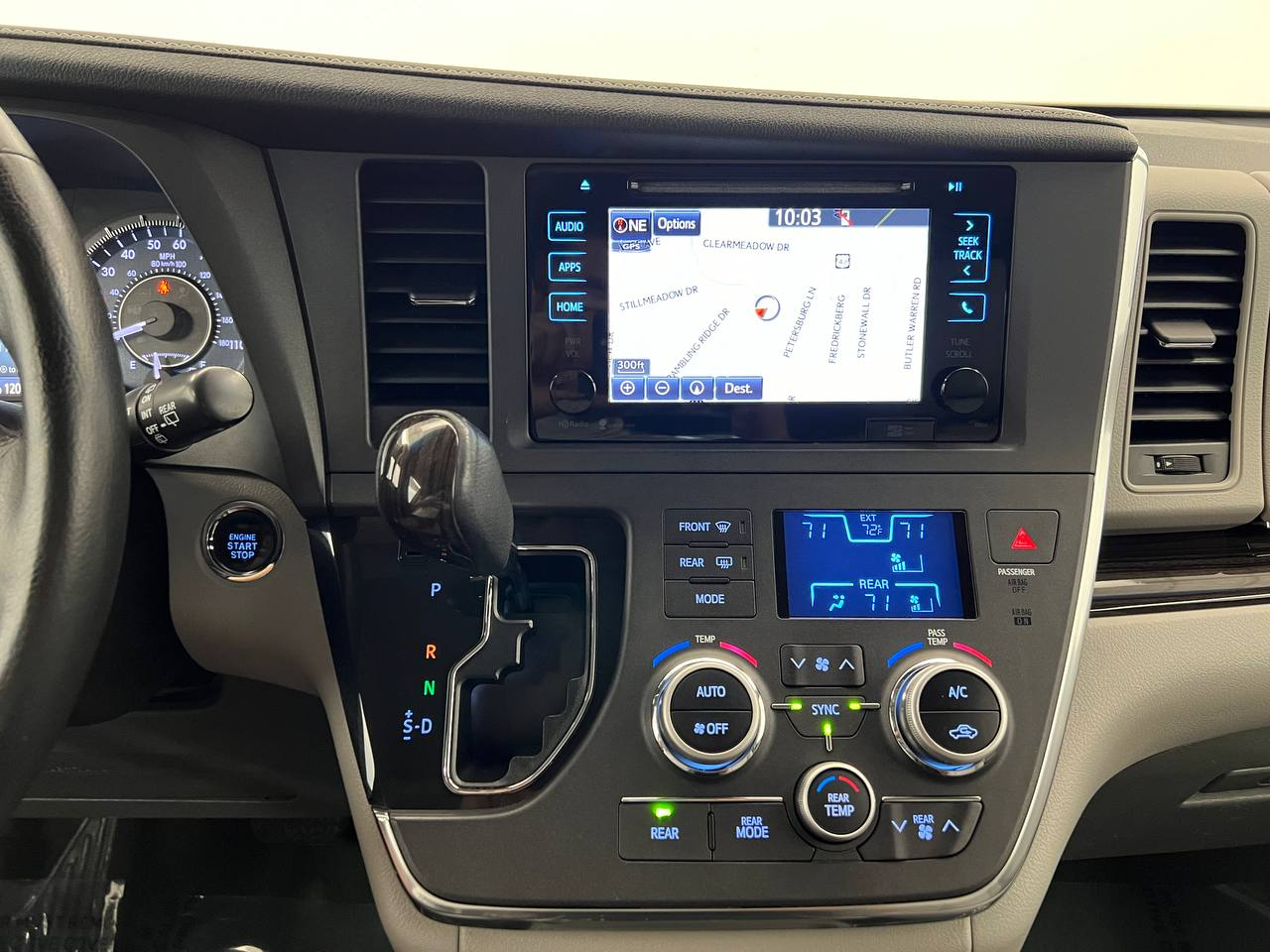2015 Toyota Sienna XLE photo 16