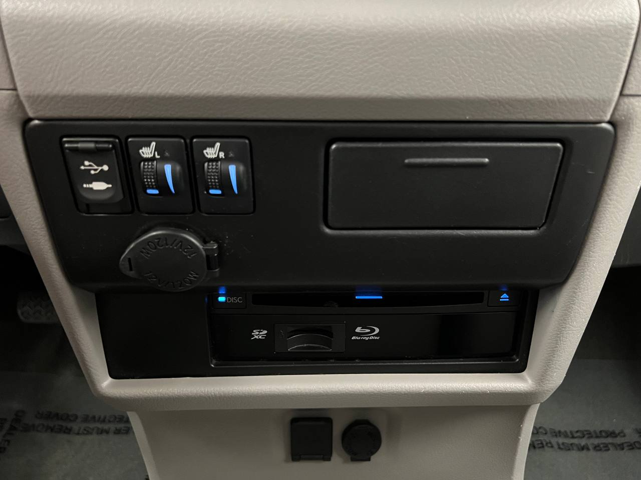 2015 Toyota Sienna XLE photo 21
