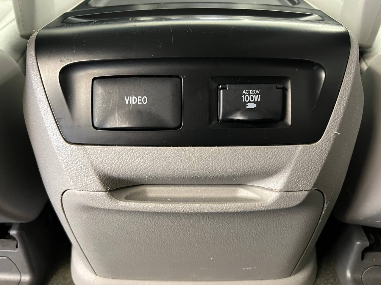 2015 Toyota Sienna XLE photo 23