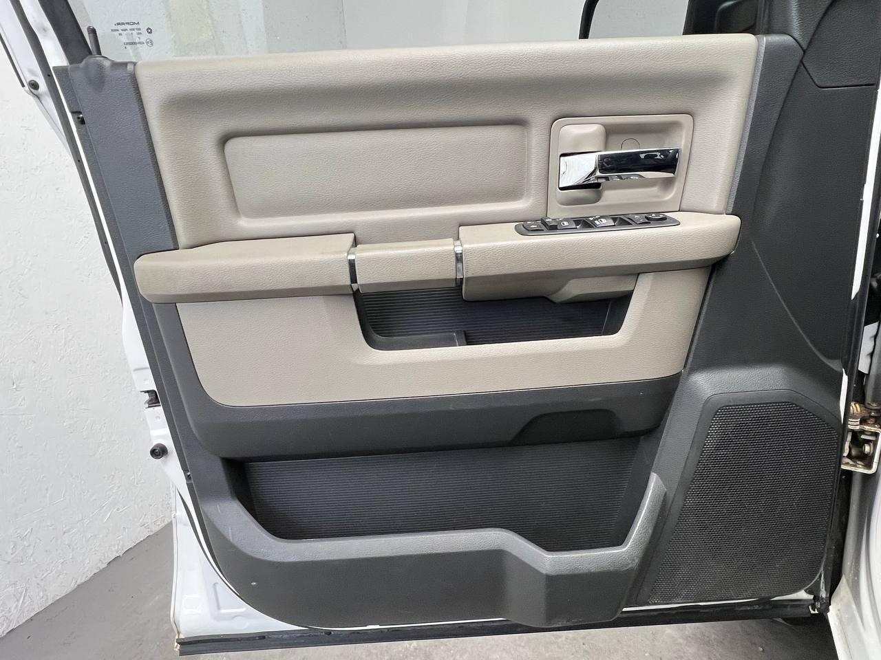 RAM 1500 4WD Quad Cab 140.5" SLT 2012