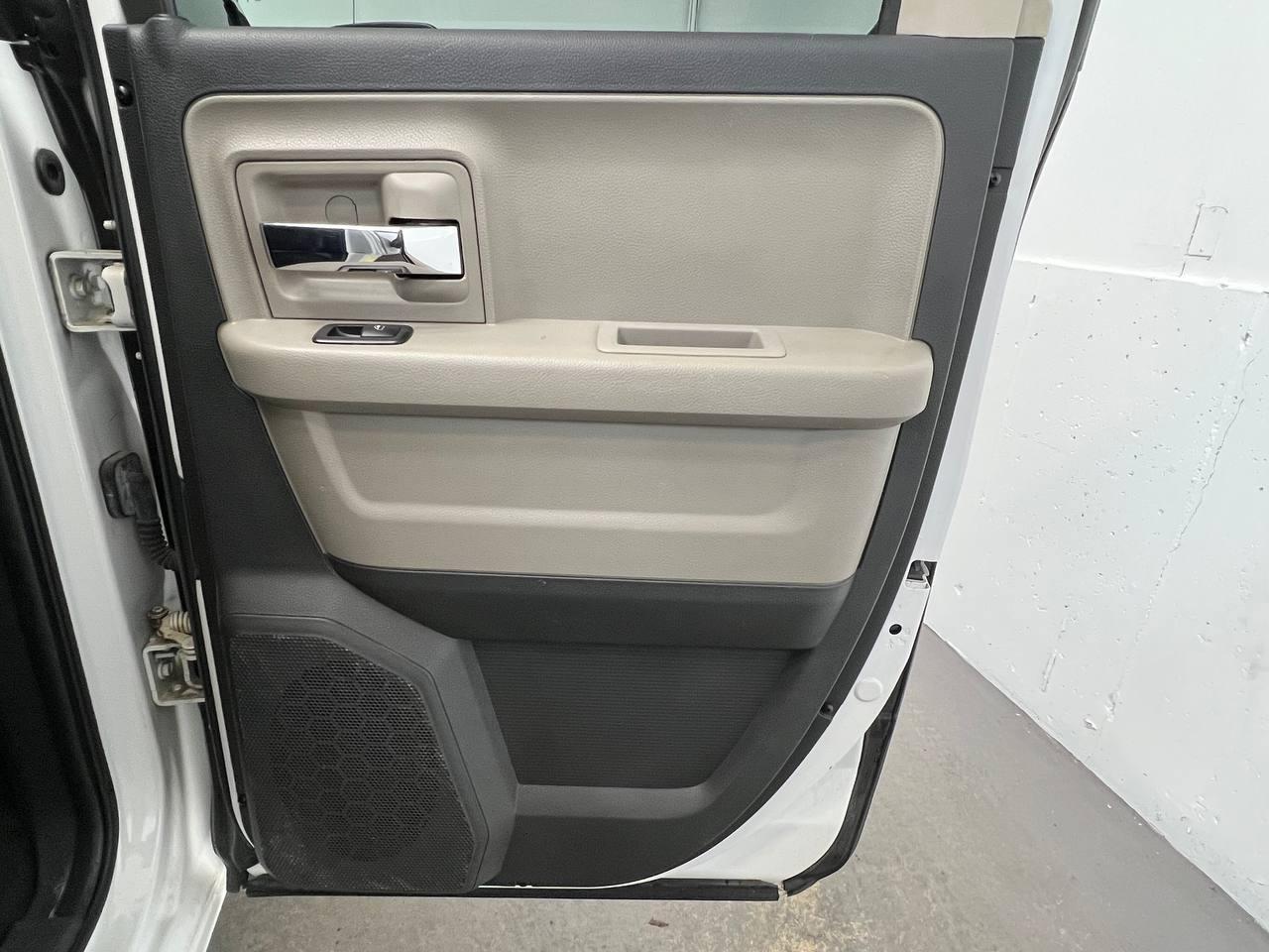 RAM 1500 4WD Quad Cab 140.5" SLT 2012