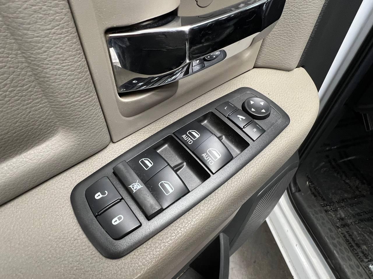 RAM 1500 4WD Quad Cab 140.5" SLT 2012