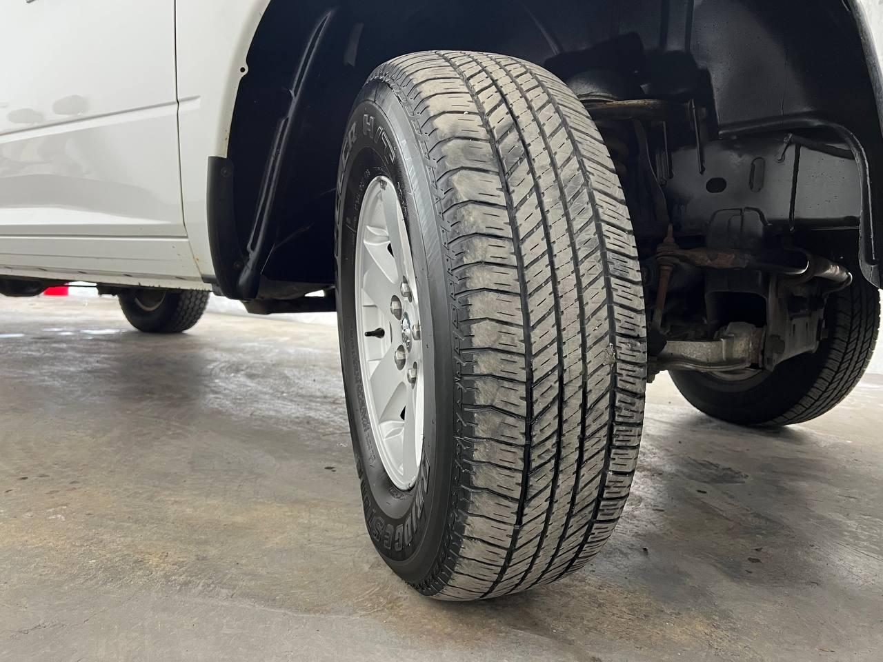 RAM 1500 4WD Quad Cab 140.5" SLT 2012