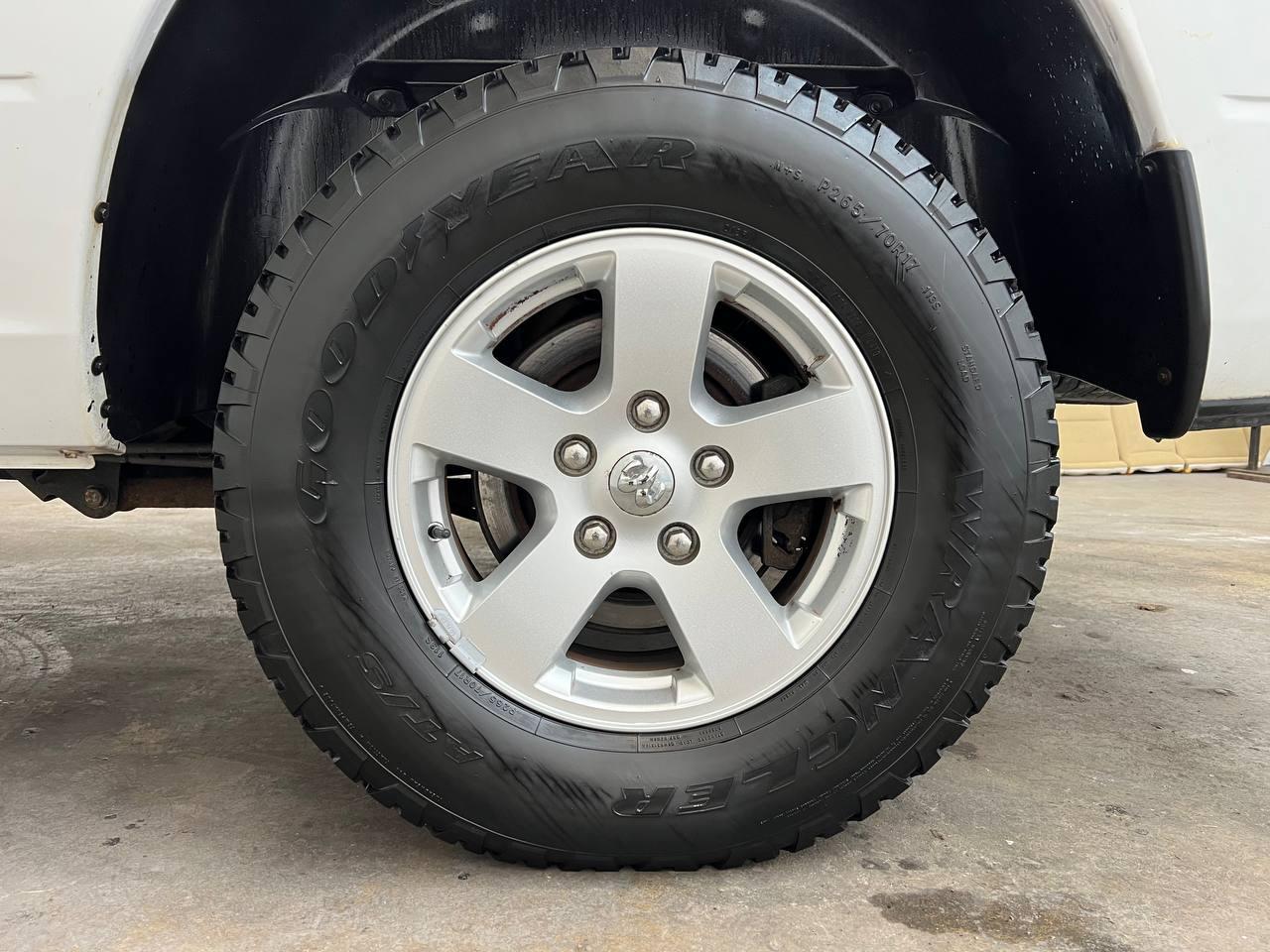 RAM 1500 4WD Quad Cab 140.5" SLT 2012