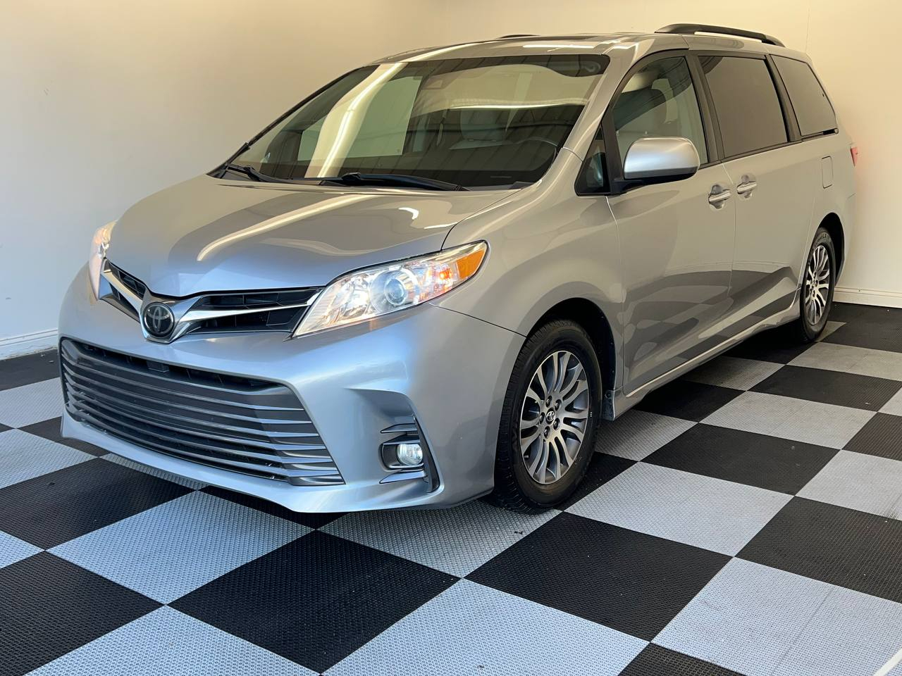 2018 Toyota Sienna XLE 8-Passenger