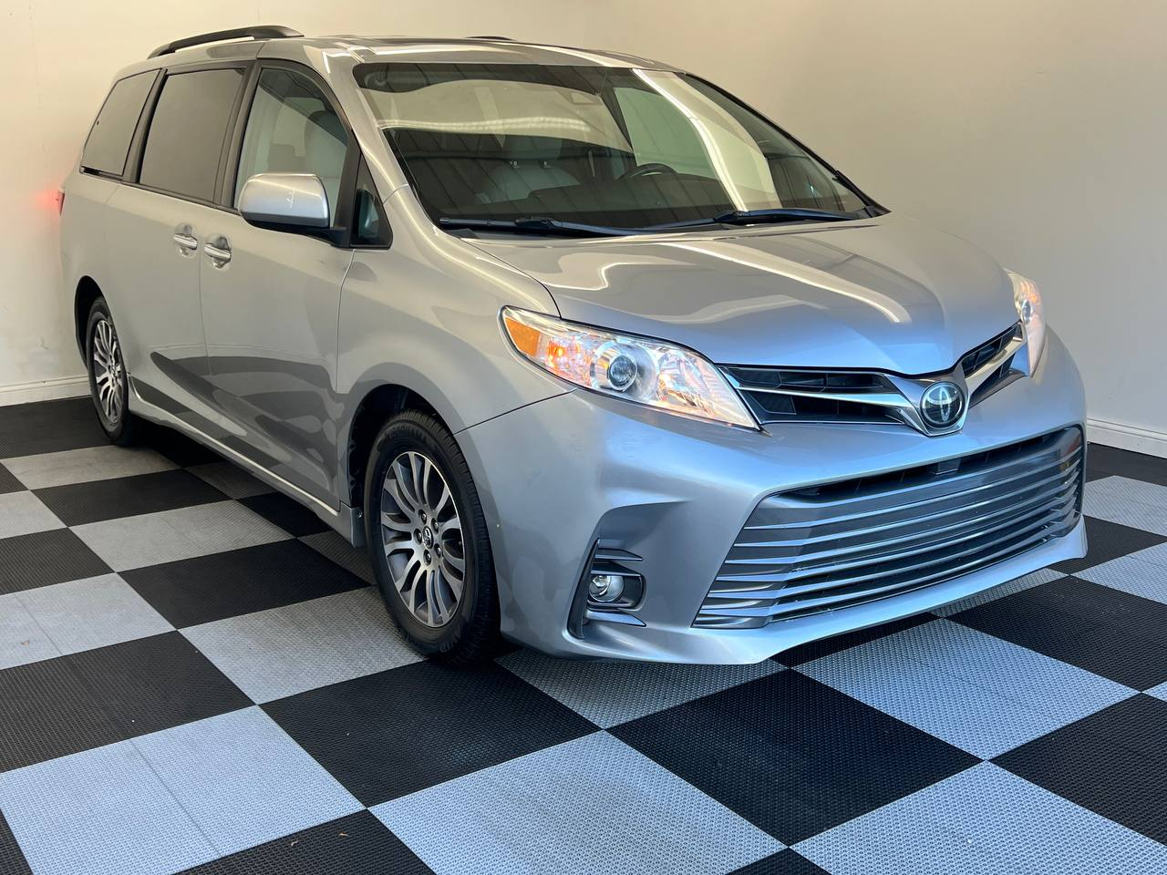 Toyota Sienna XLE 8-Passenger 2018