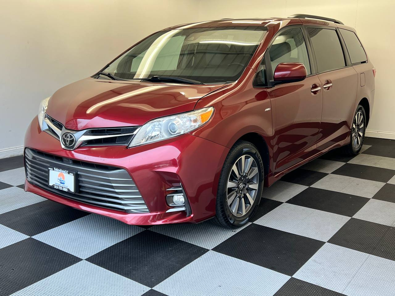 2018 Toyota Sienna XLE Premium's photo