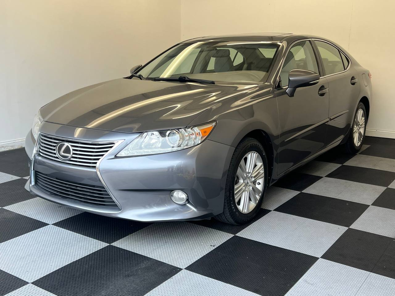 2014 Lexus ES 350's photo