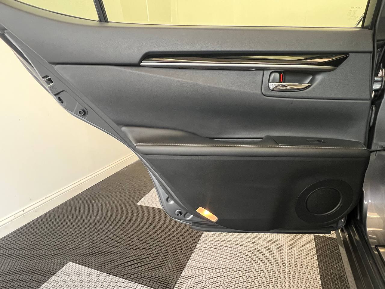 Lexus ES 350 4D Luxury Sedan 2014