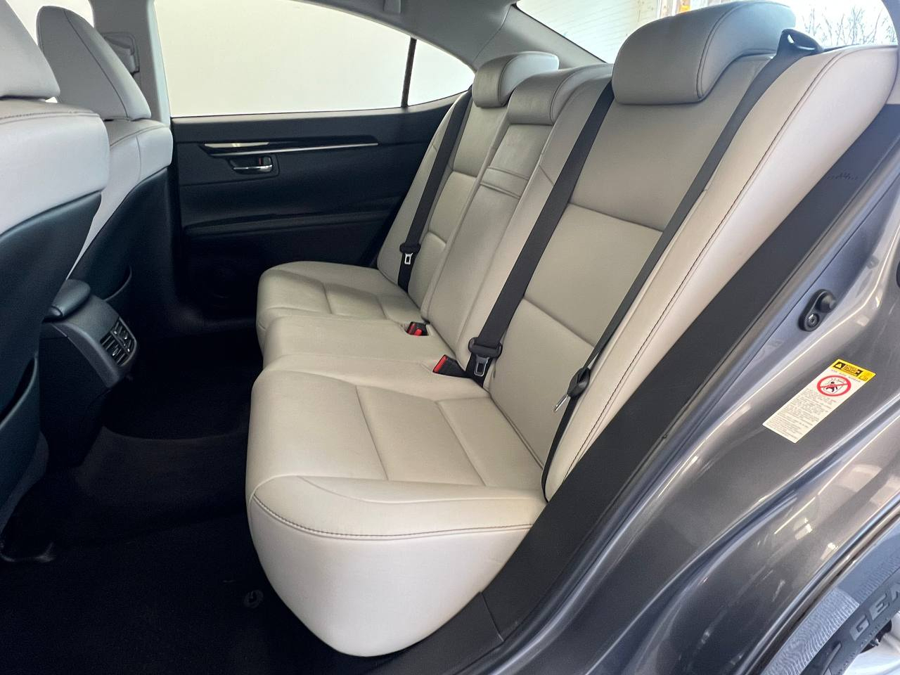 Lexus ES 350 4D Luxury Sedan 2014