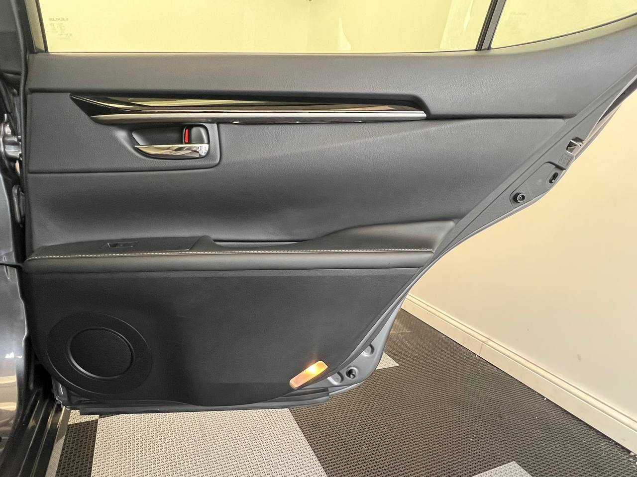 Lexus ES 350 4D Luxury Sedan 2014