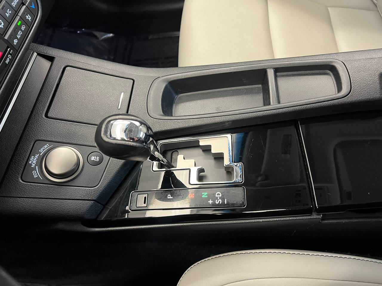 Lexus ES 350 4D Luxury Sedan 2014