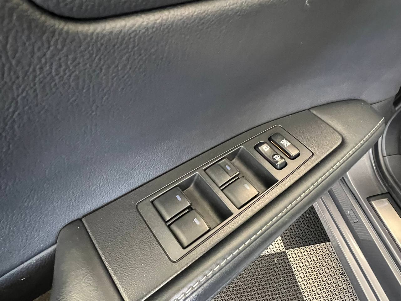 Lexus ES 350 4D Luxury Sedan 2014