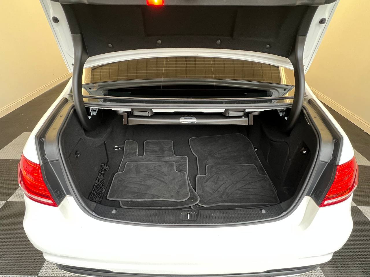 Mercedes-Benz E-Class 4dr Sdn E 400 4MATIC 2016