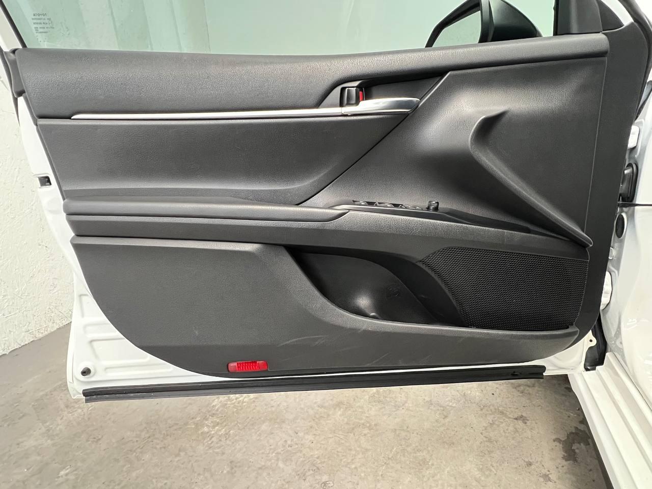 Toyota Camry SE 2020