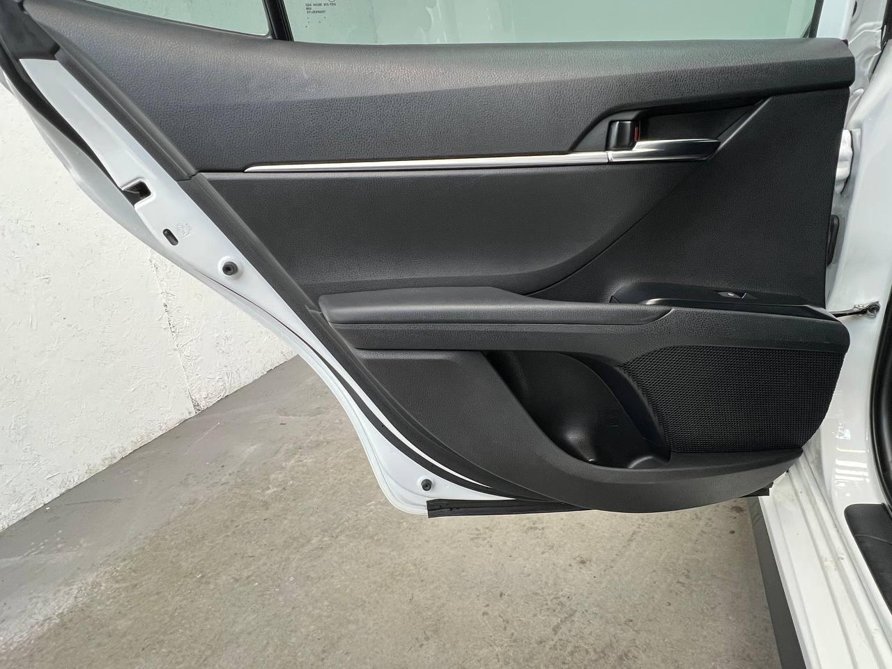 Toyota Camry SE 2020