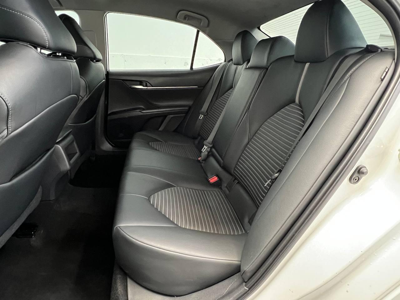 Toyota Camry SE 2020