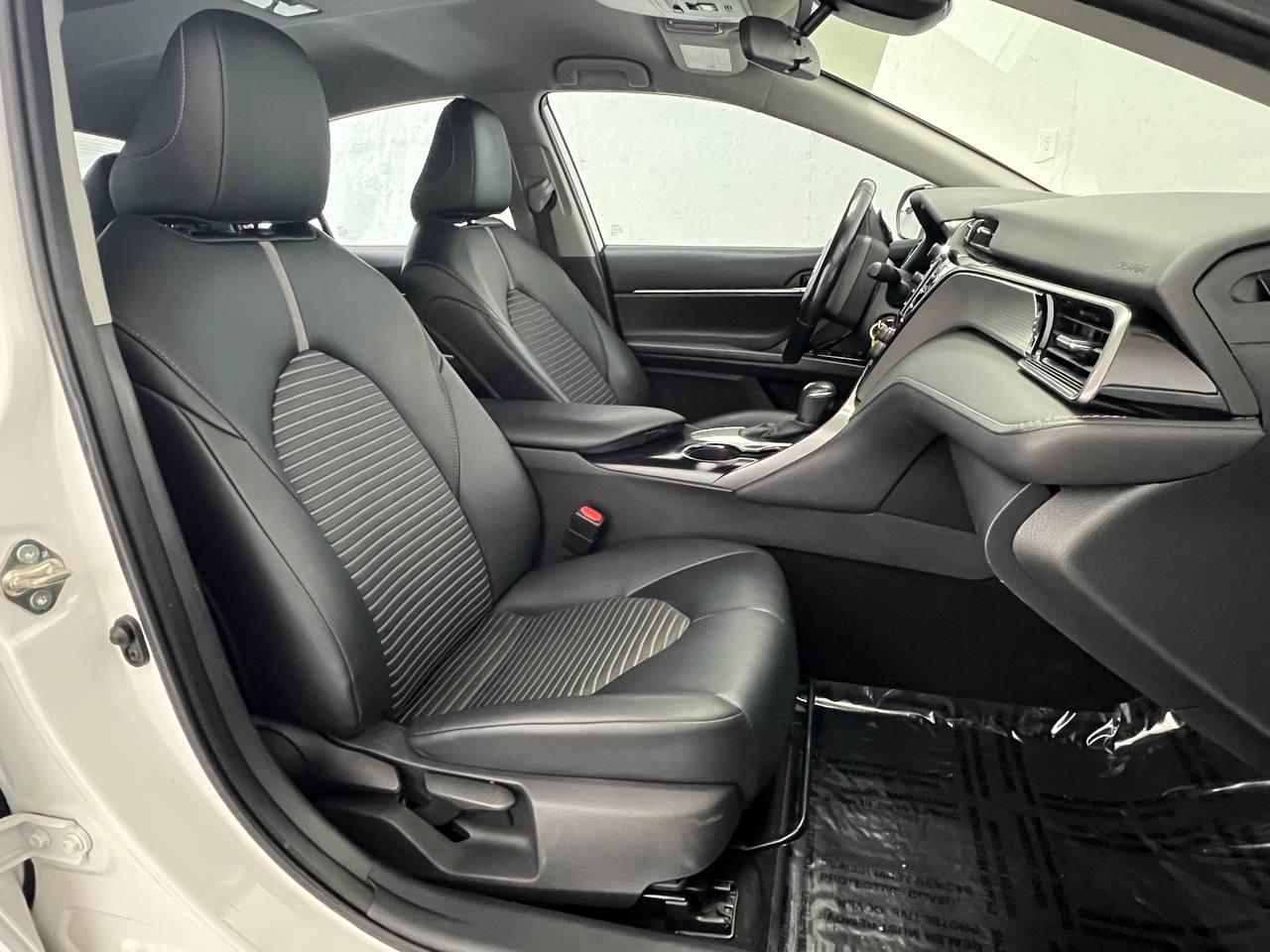 Toyota Camry SE 2020