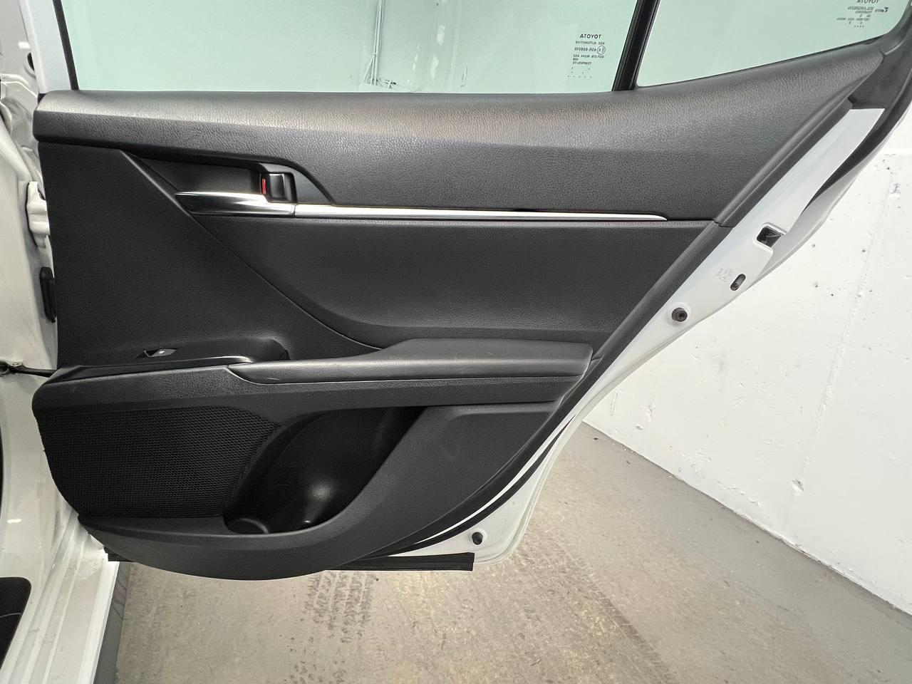 Toyota Camry SE 2020