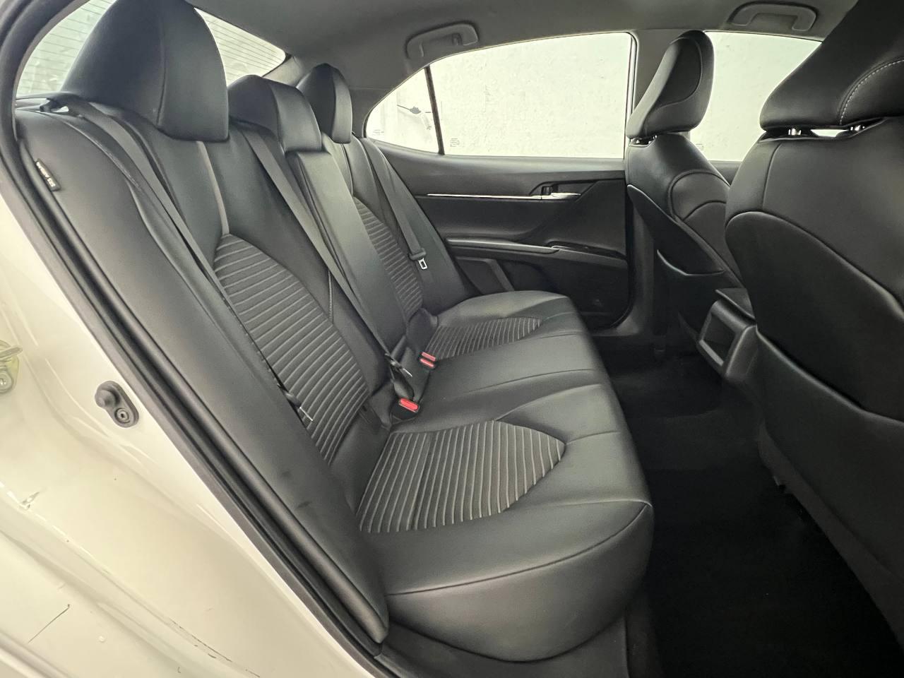 Toyota Camry SE 2020