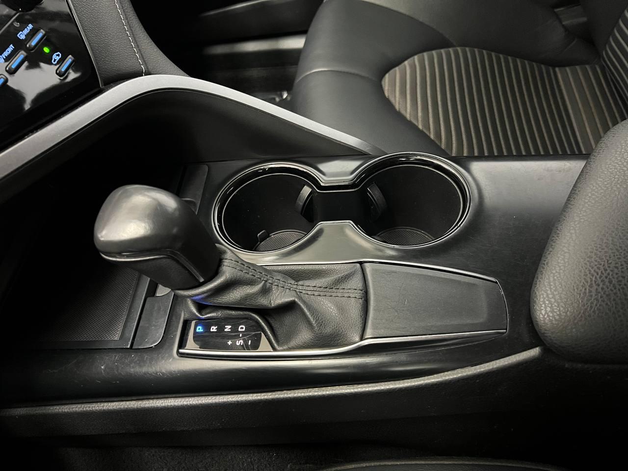 Toyota Camry SE 2020