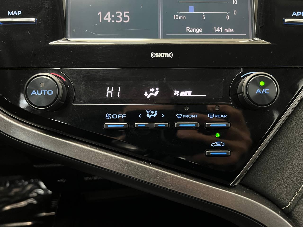 Toyota Camry SE 2020