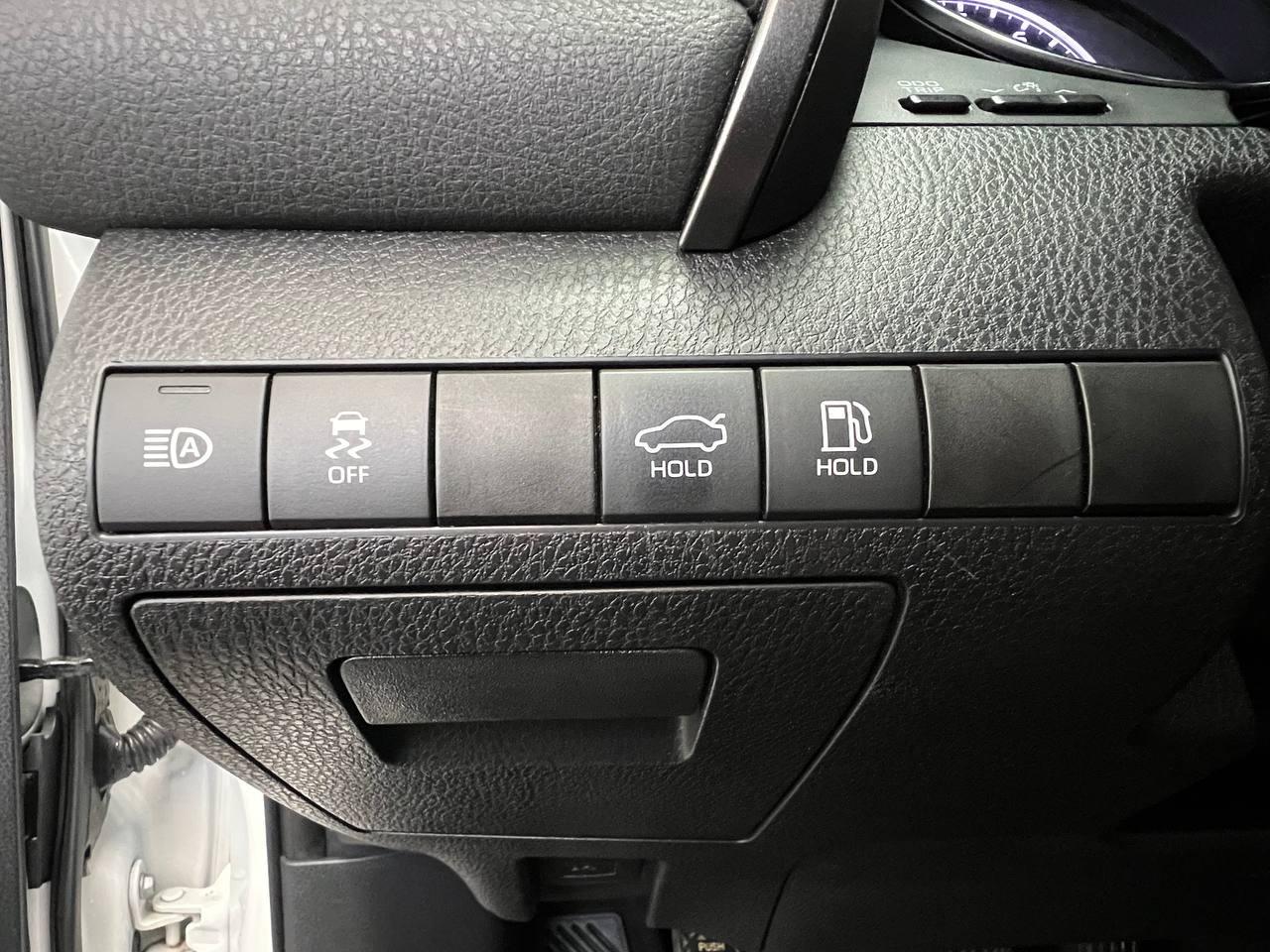 Toyota Camry SE 2020