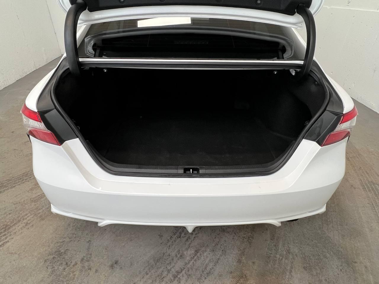 Toyota Camry SE 2020