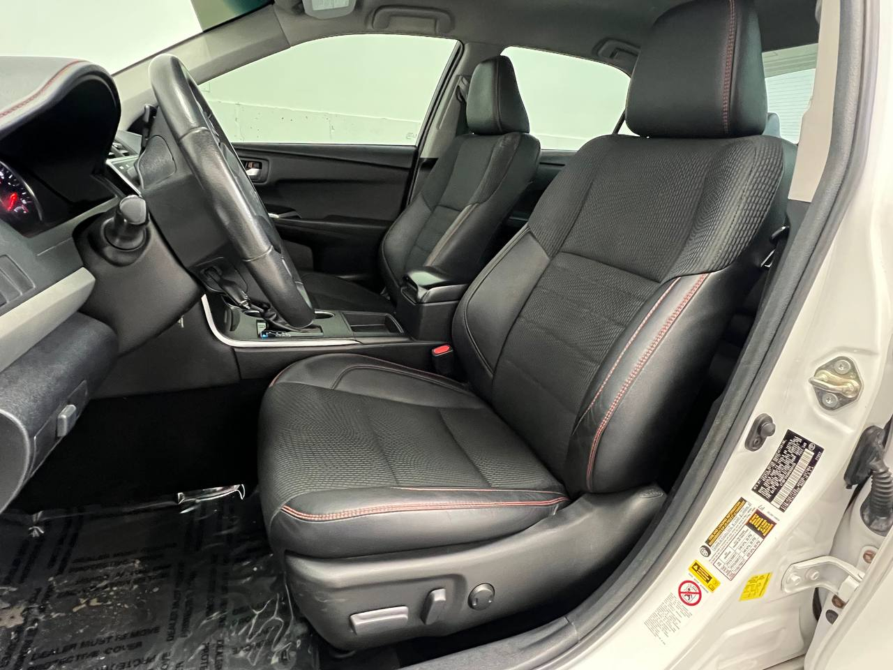 Toyota Camry XLE Auto (Natl) 2017