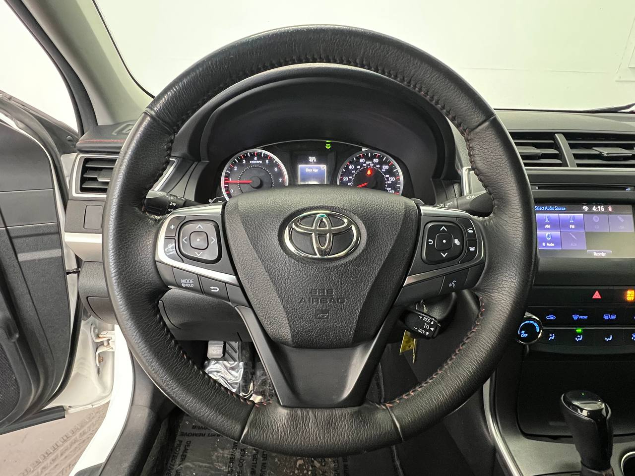 Toyota Camry XLE Auto (Natl) 2017