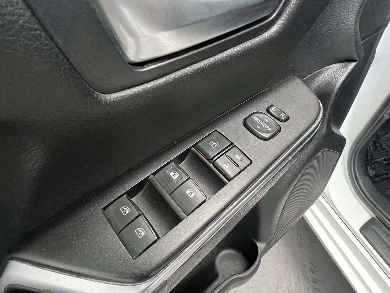 Toyota Camry XLE Auto (Natl) 2017