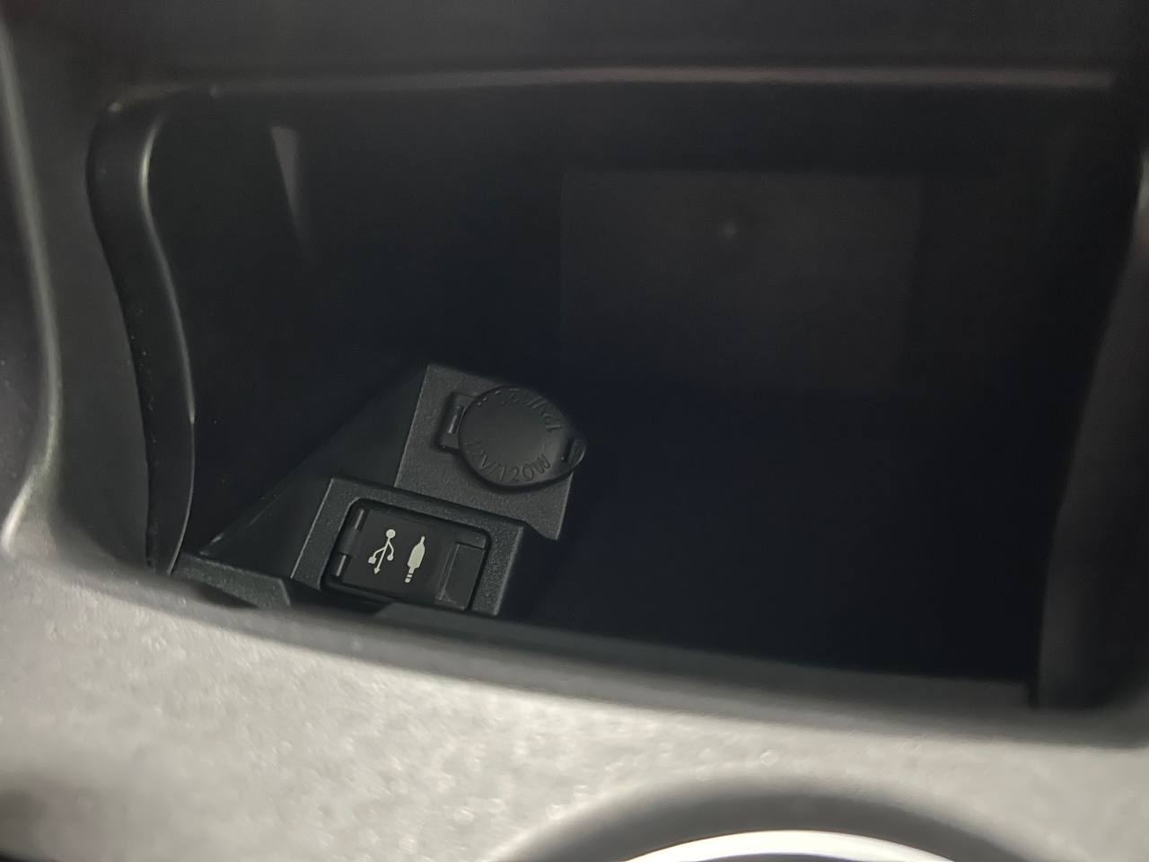 Toyota Camry XLE Auto (Natl) 2017